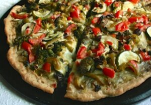 Vegan vegetable pesto pizza