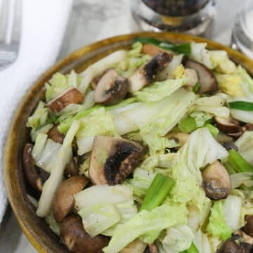 Stir-fried napa cabbage with mushrooms