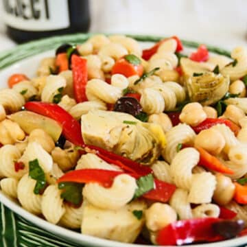 Pasta salad with chickpeas and artichoke hearts