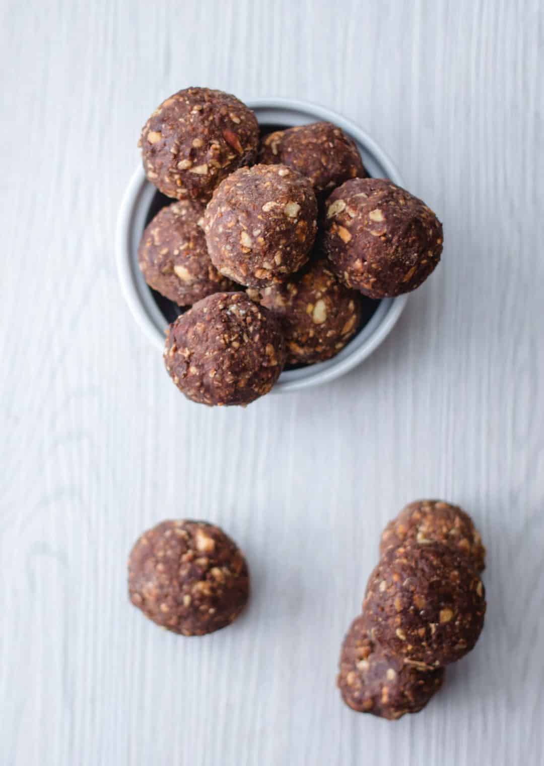 Date and Almond Energy Bites | VegKitchen